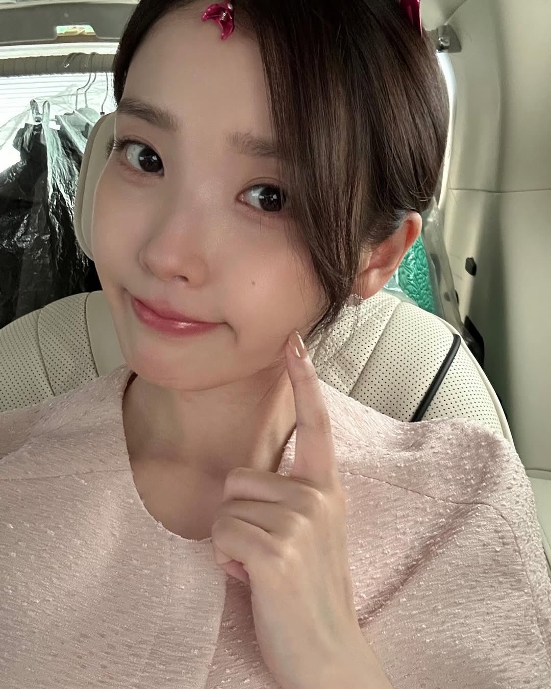 [잡담] 아이유) 260412 아이유 인스타 🥰 💯 | 인스티즈