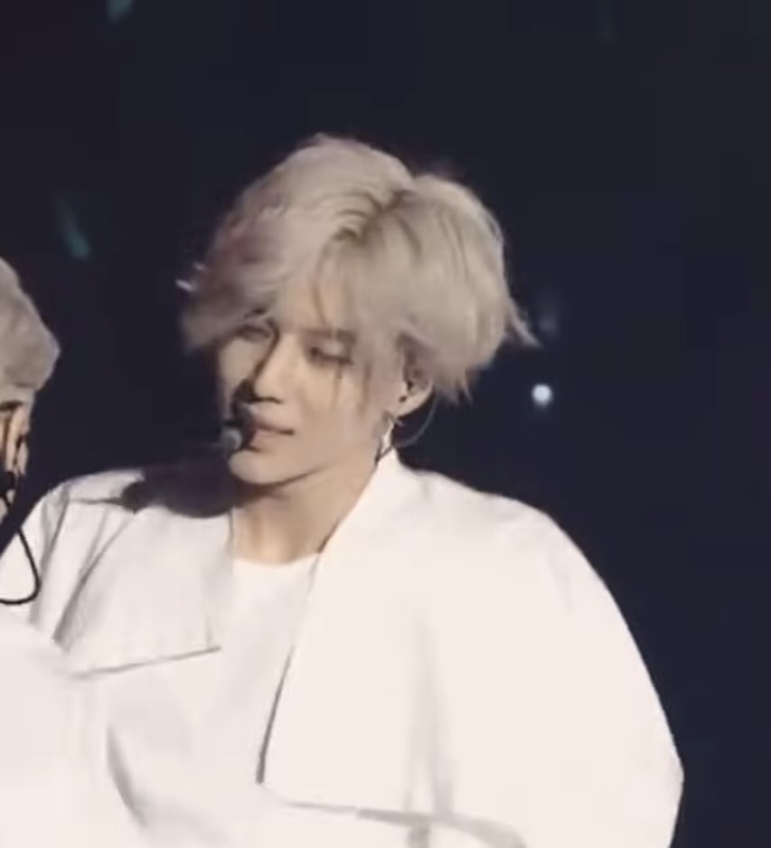 [잡담] 태민 이거 두개는 2014년 얼굴이고 두개는 오늘인데 개똑같음ㅋㅋㅋㅋ | 인스티즈