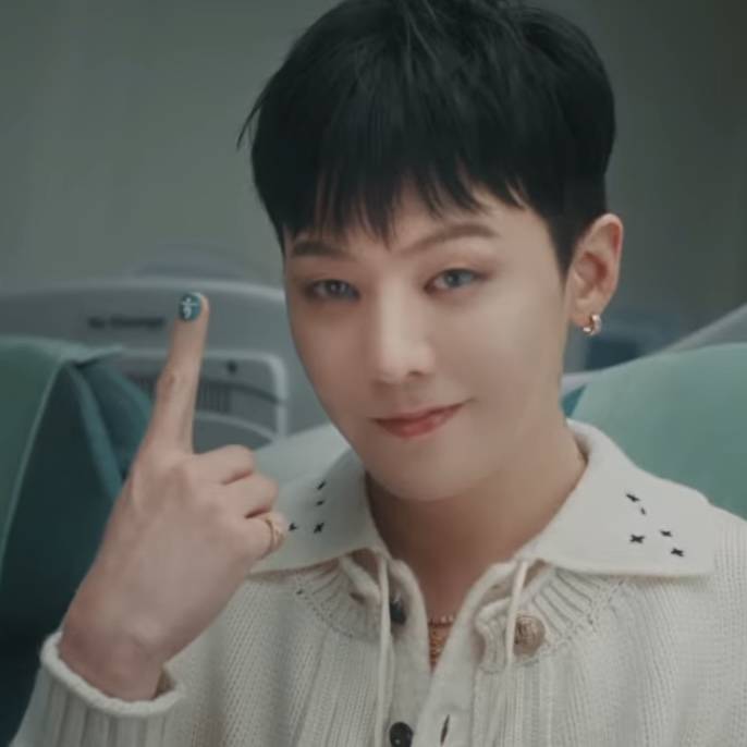 영화 촬영할 때 네일부터 소품까지 직접 꼼꼼하게 챙겨 온 GD | 인스티즈