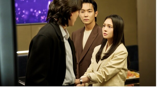 [정보/소식] 닥터신) '닥터신', 욕망으로 인한 4각 관계 폭주...파국 앞두고 긴장감 MAX | 인스티즈