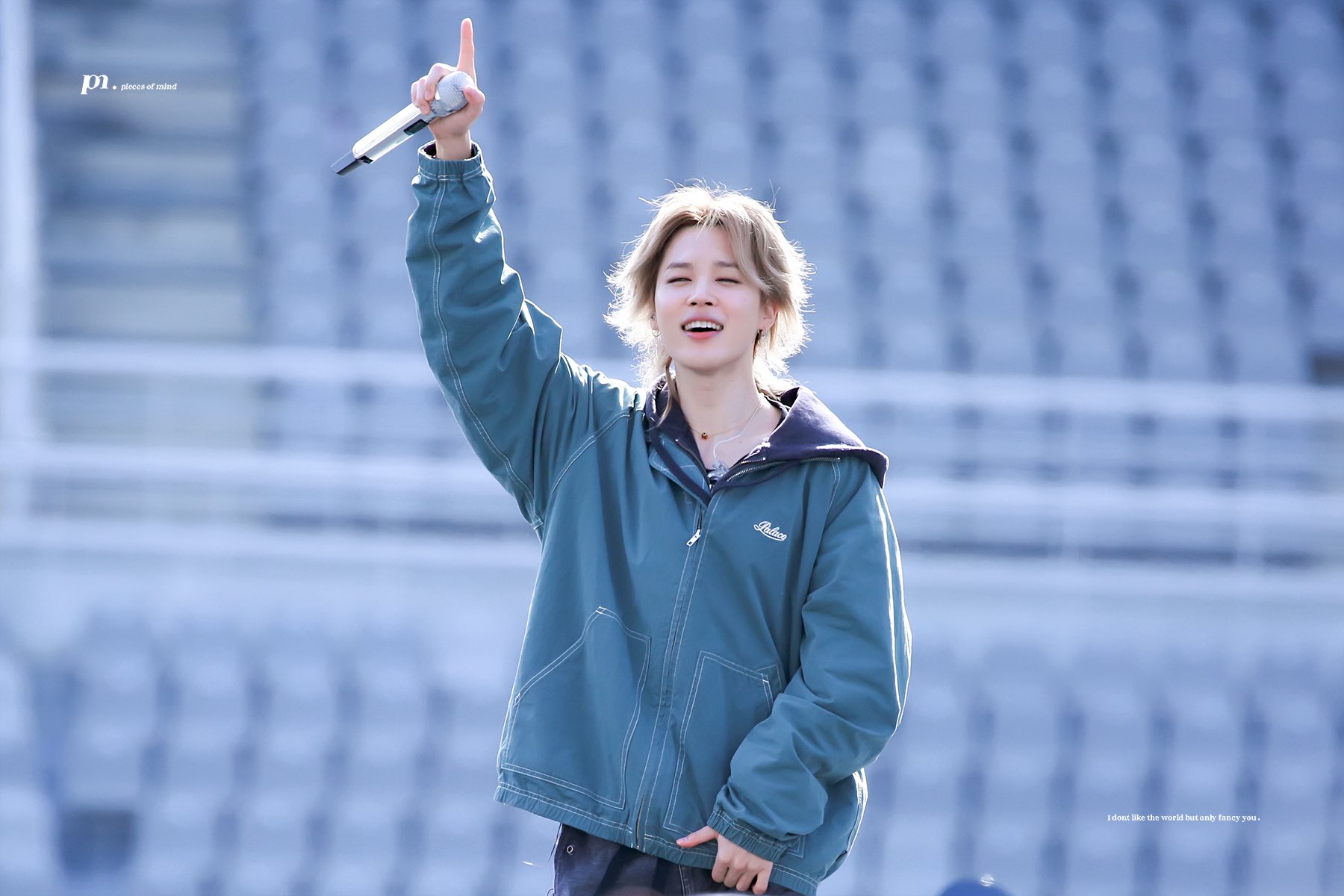 [잡담] 지민이(방탄) 사첵때 머리 묶었는데 한가닥만 땋았어ㅋㅋㅋㅋ | 인스티즈