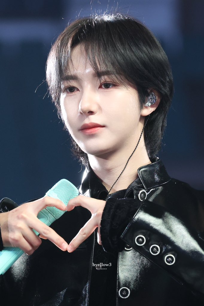 [잡담] 런쥔이는 수염 많이 안나지? | 인스티즈