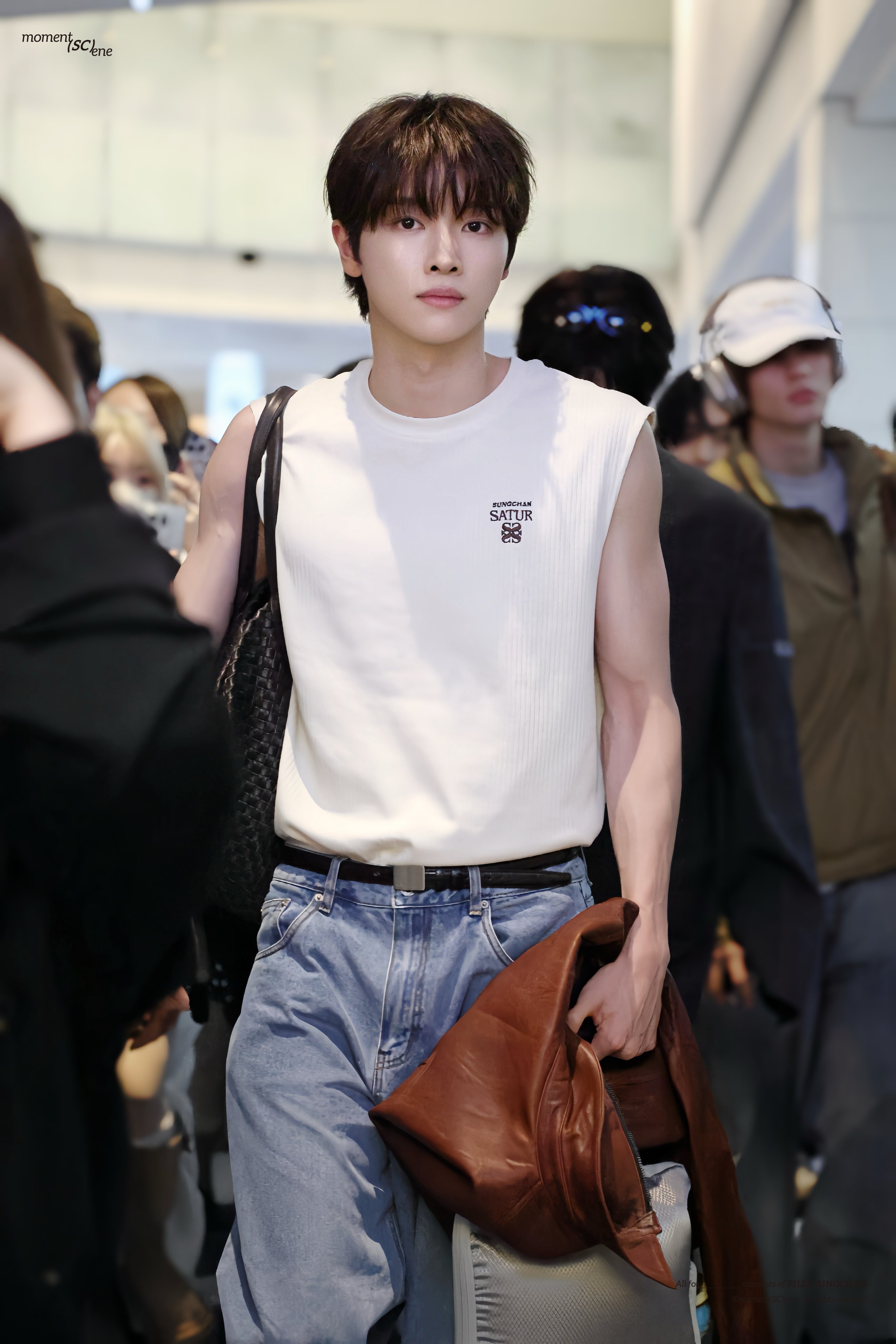 [잡담] 성찬 새터 민소매 너무 잘 어울려 | 인스티즈