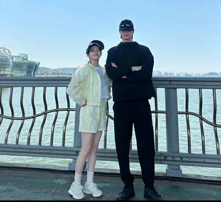 [잡담] 탐라에서 봤는데 아이유 변우석 이거 같다 | 인스티즈