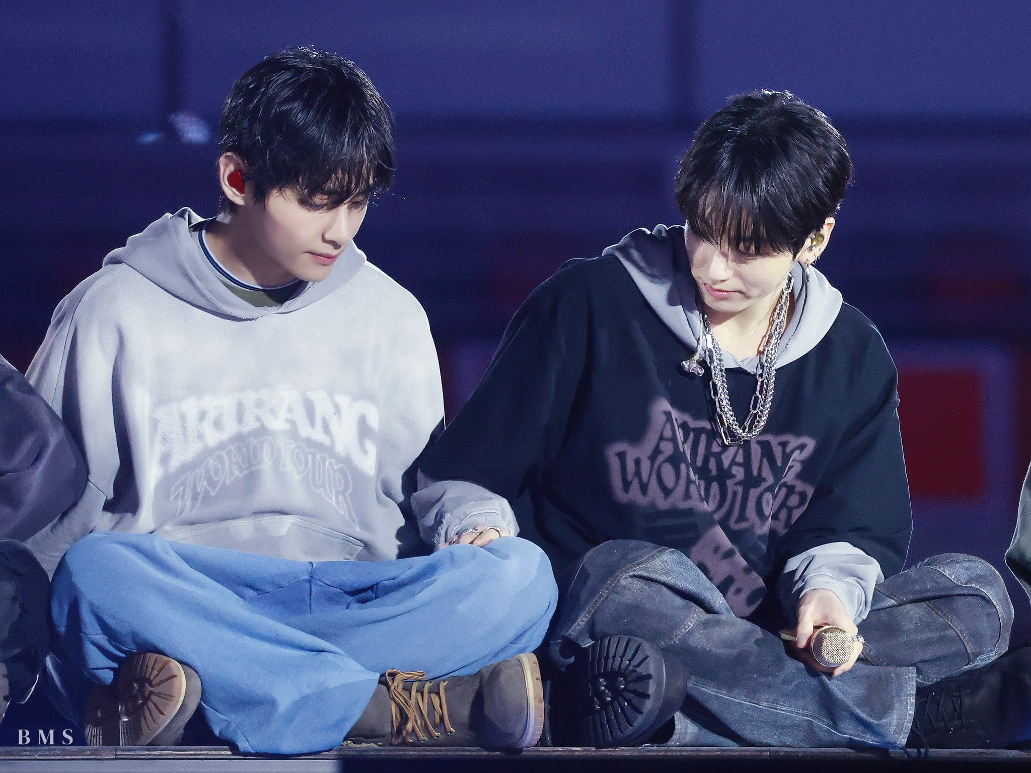 [잡담] 방탄 뷔 정국 오늘자 어려보여 | 인스티즈