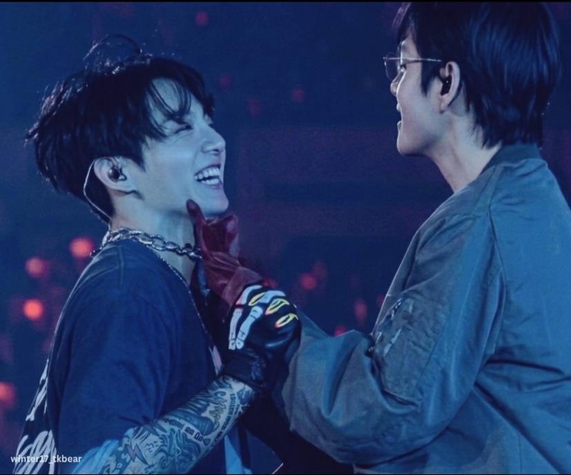 [잡담] 뷔 정국이 턱 잡는거 왤케좋아햌ㅋㅋ | 인스티즈
