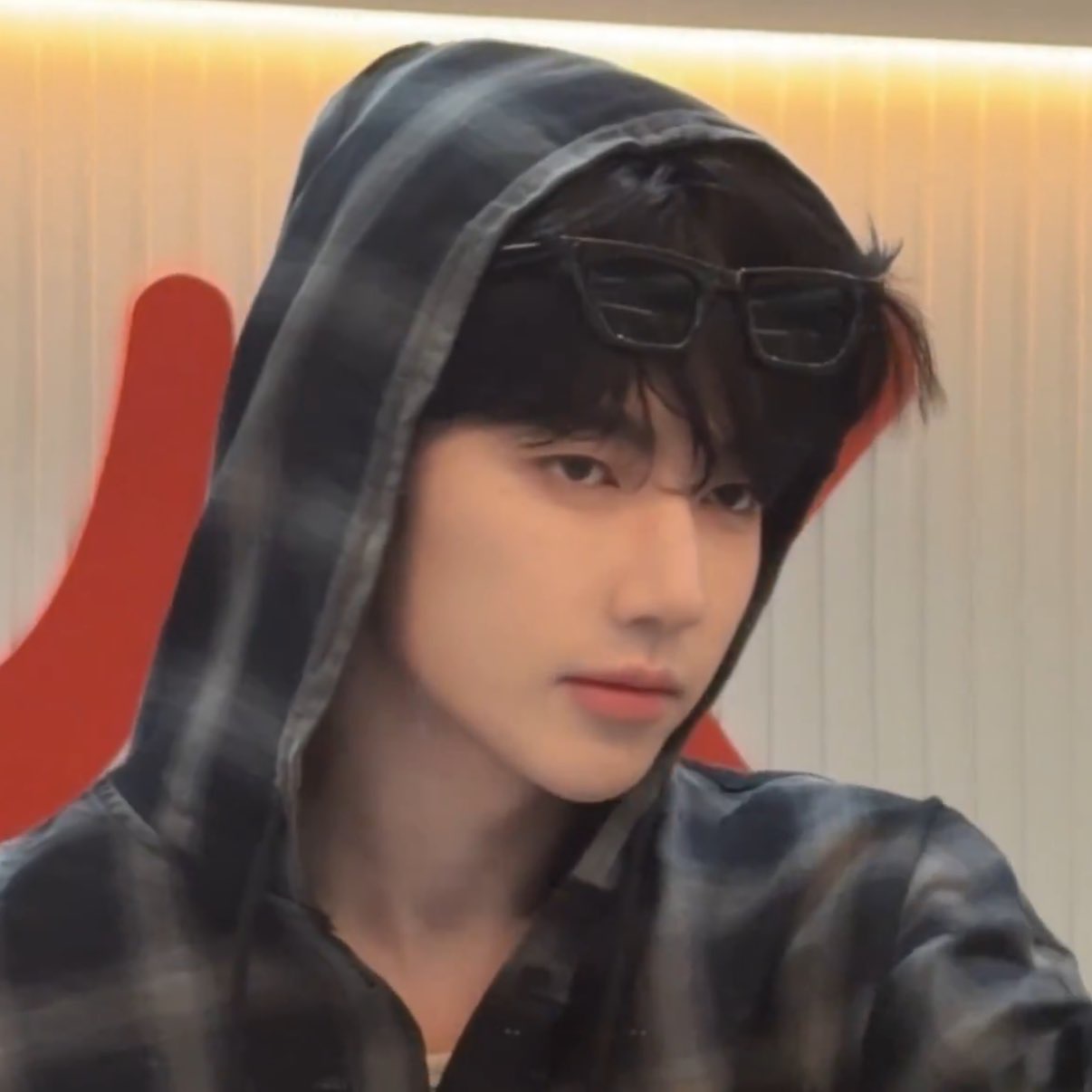 [잡담] 장하오 요즘 뭐 올라오기만하면 얼굴로 난리나는거(p) | 인스티즈