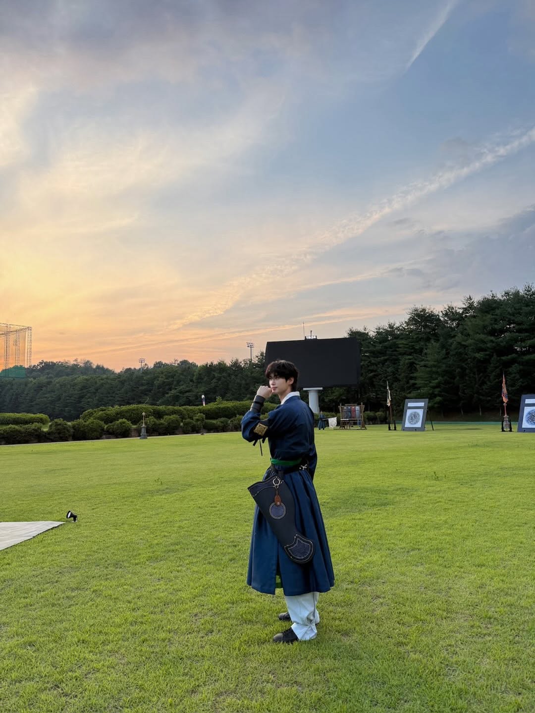 [잡담] 변우석) 왕립학교 시절 짝사랑하던 선배 사진 올려본다 | 인스티즈