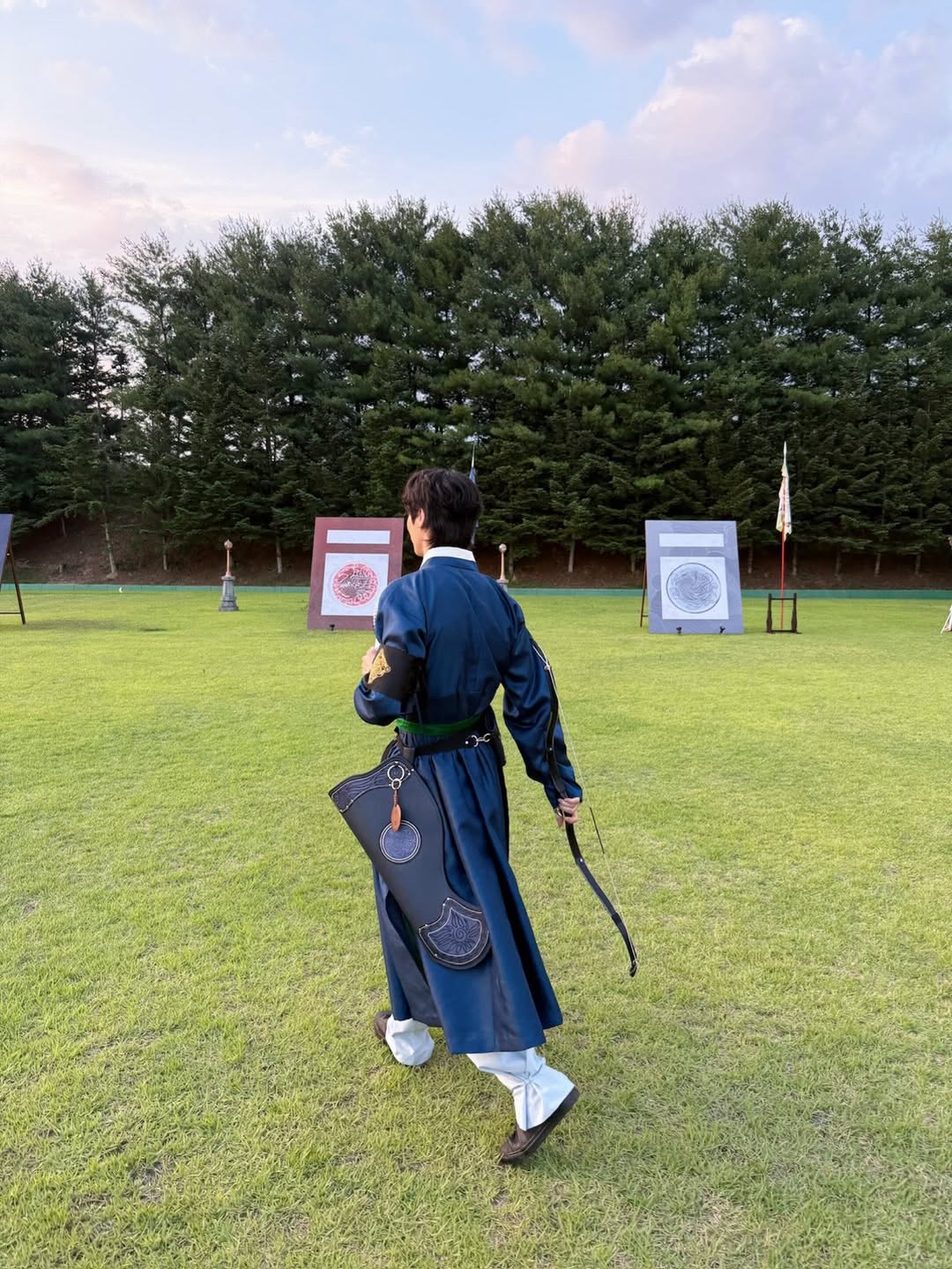 [잡담] 변우석) 왕립학교 시절 짝사랑하던 선배 사진 올려본다 | 인스티즈