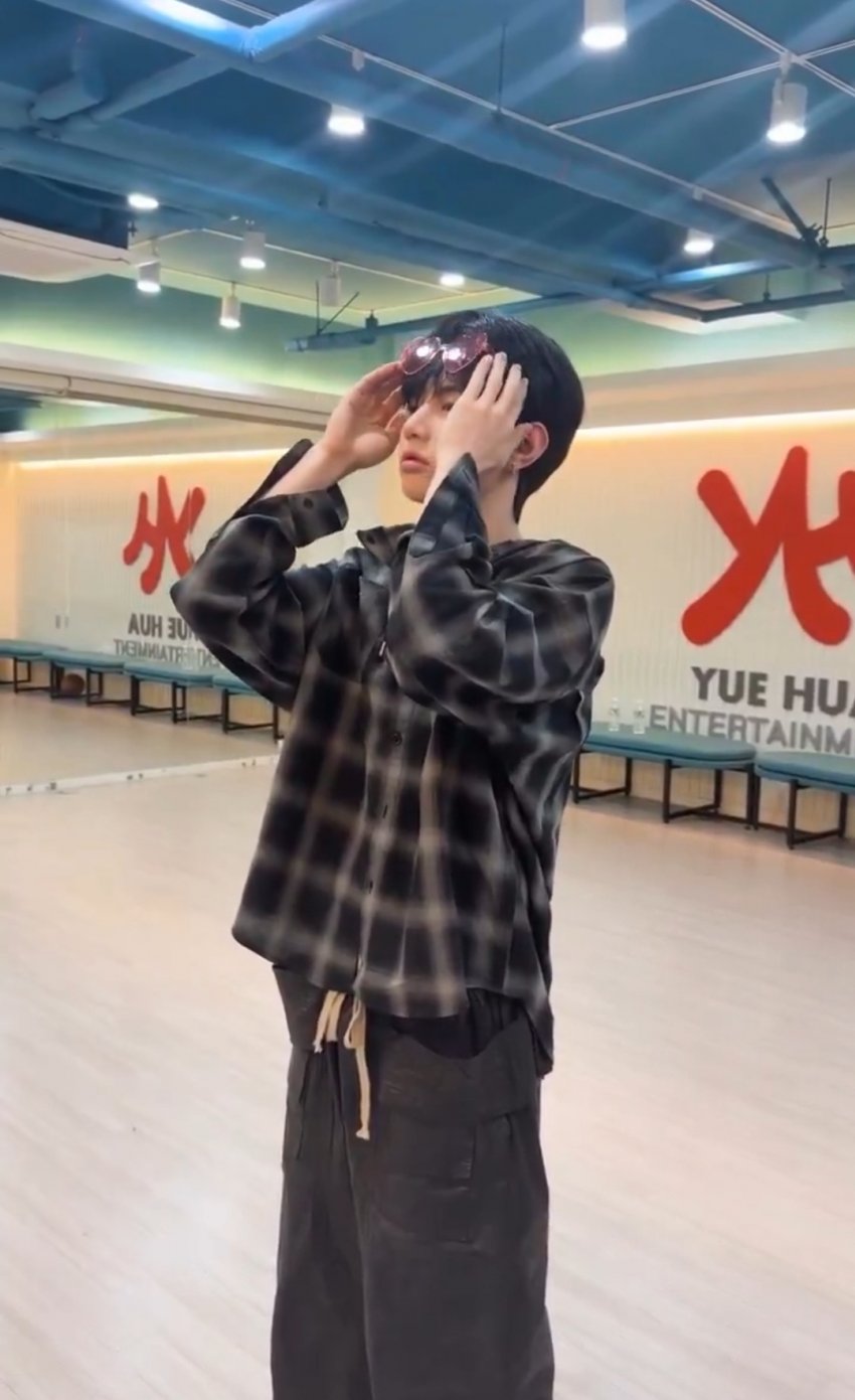 [잡담] 이렇게 귀여운 리더님도있나요? | 인스티즈