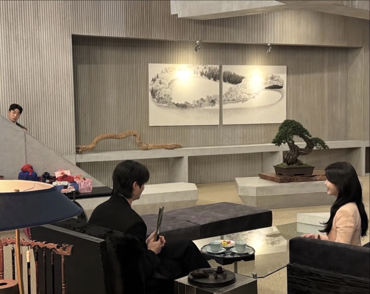 [잡담] 대군부인) 최현 역 유수빈님 인스타에 대군쀼 뒷모습 | 인스티즈