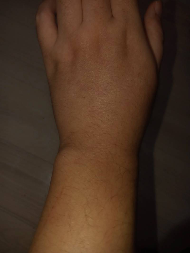 [잡담] 내 손목떼기 많이 얆은 편이야? 궁금해짐 | 인스티즈