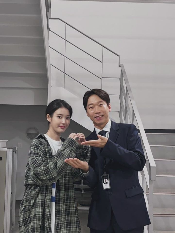 [잡담] 대군부인) 팀캐슬뷰티 이분 아이유랑 전에 같은 작품 나왔지 않았어? | 인스티즈