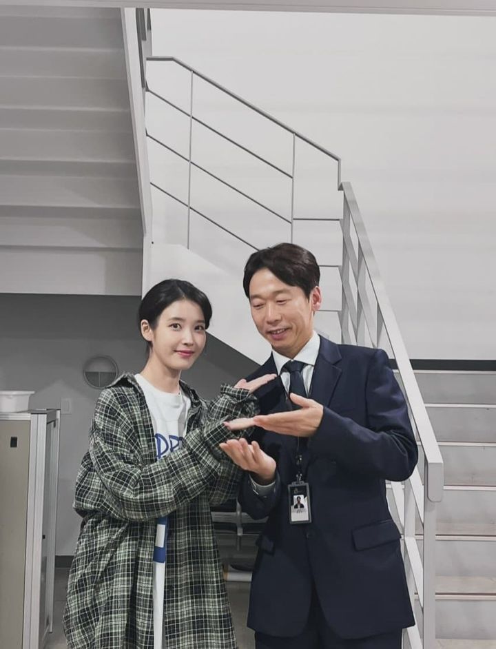 [잡담] 대군부인) 팀캐슬뷰티 이분 아이유랑 전에 같은 작품 나왔지 않았어? | 인스티즈