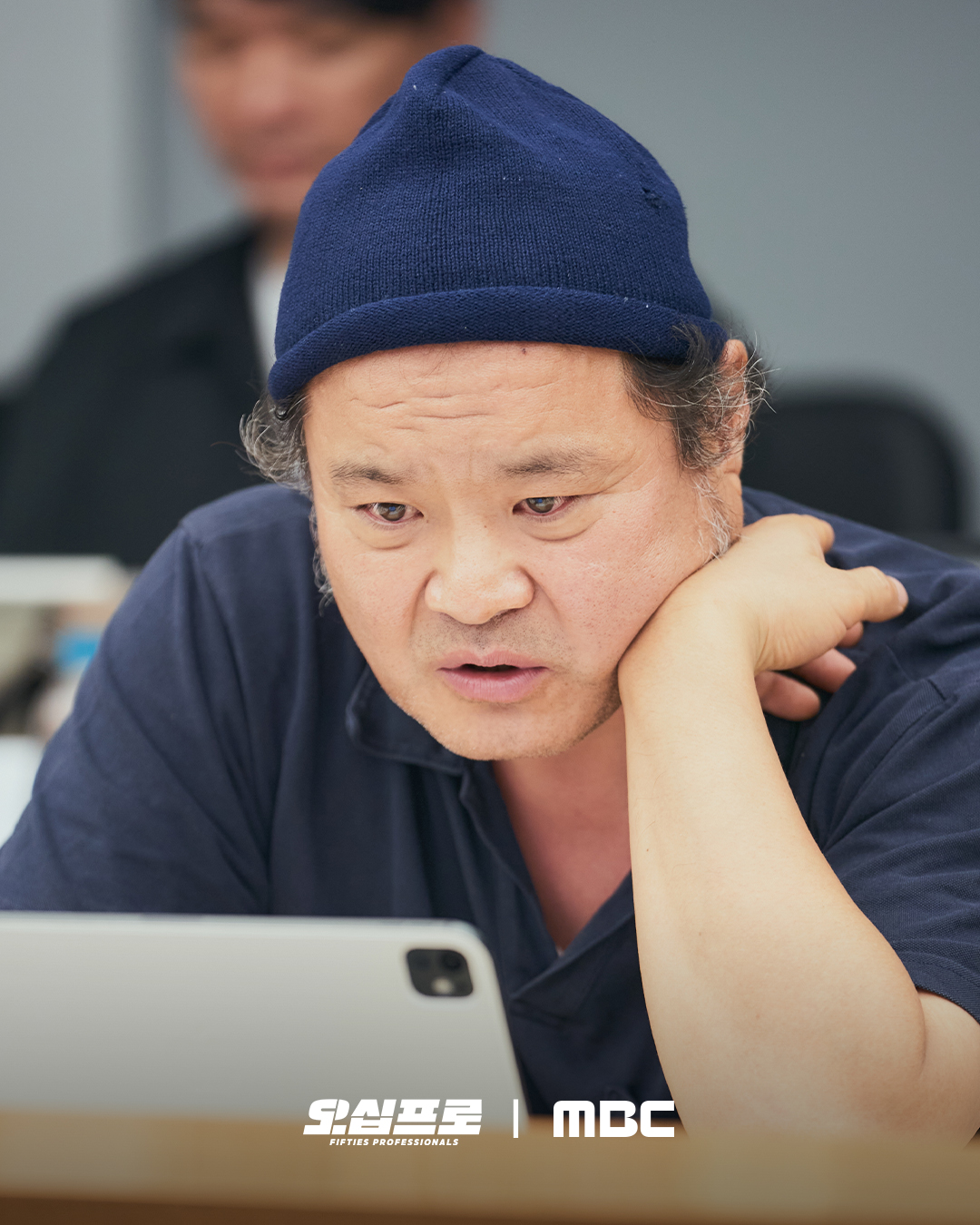 [잡담] 오십프로) 끗발 좀 날리던 세 남자가 다시 움직인다!신하균 X 오정세 X 허성태 #오십프로 대본 리딩 현장 공개📸 | 인스티즈