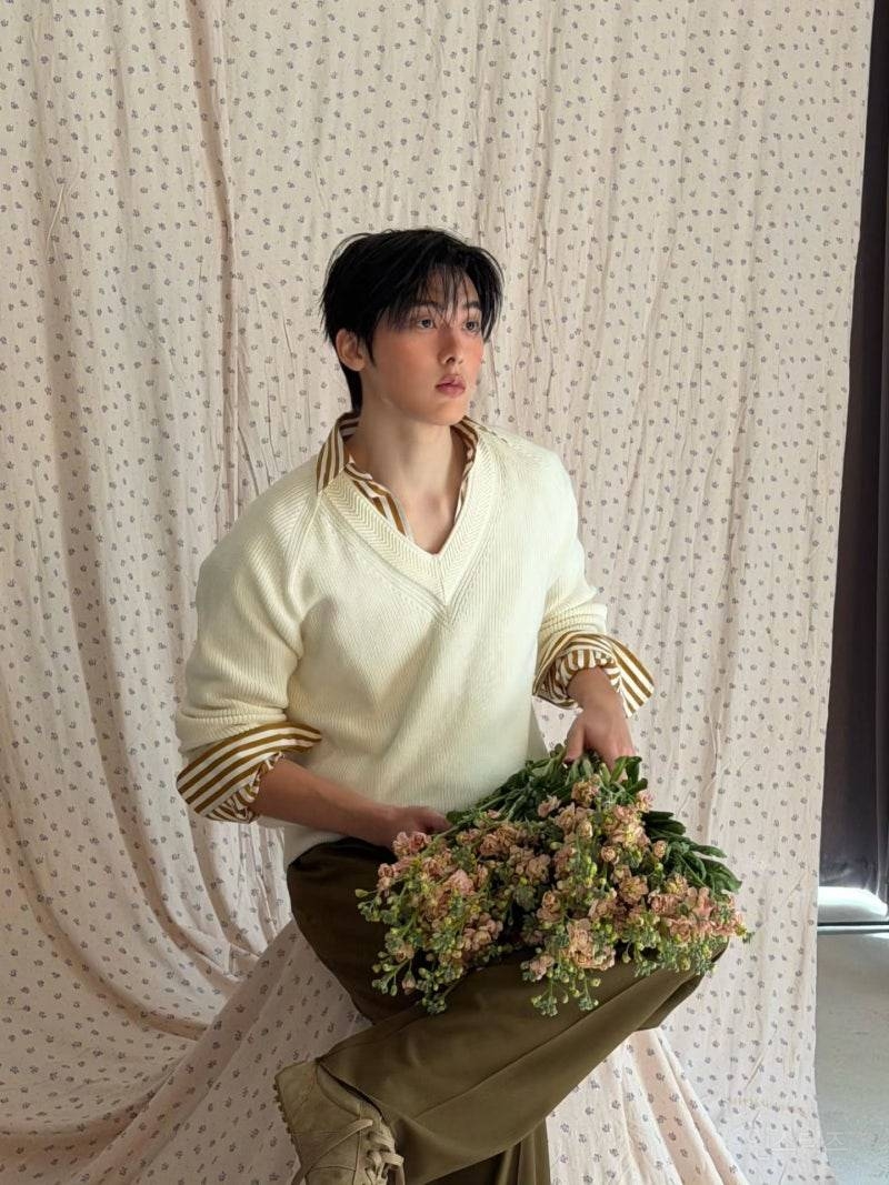 꽃이랑 럭셔리 화보 찍은 남돌.jpg | 인스티즈