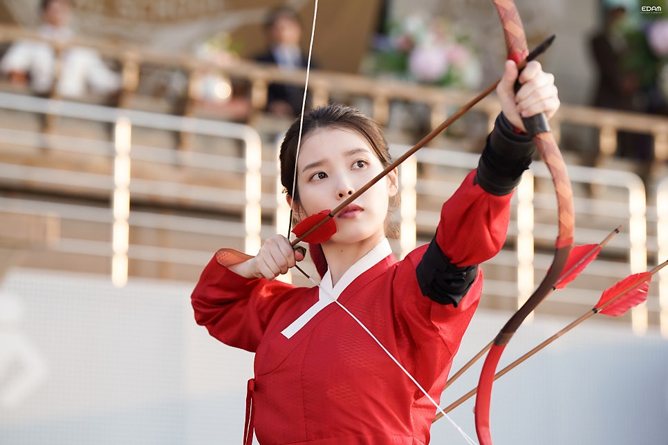 [잡담] 아이유 걍 천의 얼굴이셔.... | 인스티즈