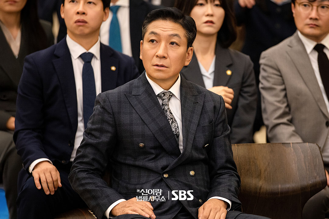 [잡담] 신이랑) 이덕화 삼킨(?) 유연석과우리 편이 된 이솜의 첫 공조⚖️✨ | 인스티즈