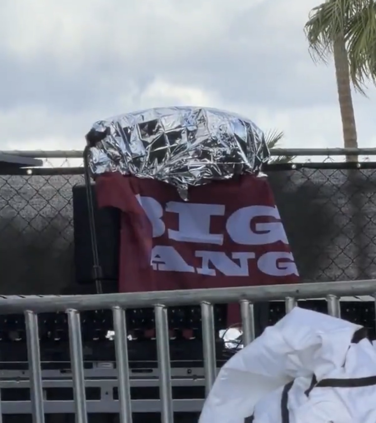 [잡담] 빅뱅 무대 뒤에 깃발 (?) 천(?) | 인스티즈