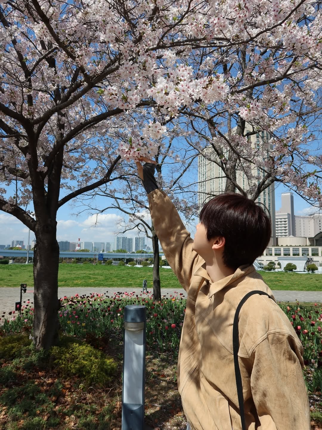 [잡담] 성찬이 혼자 또 청춘물 찍네 | 인스티즈