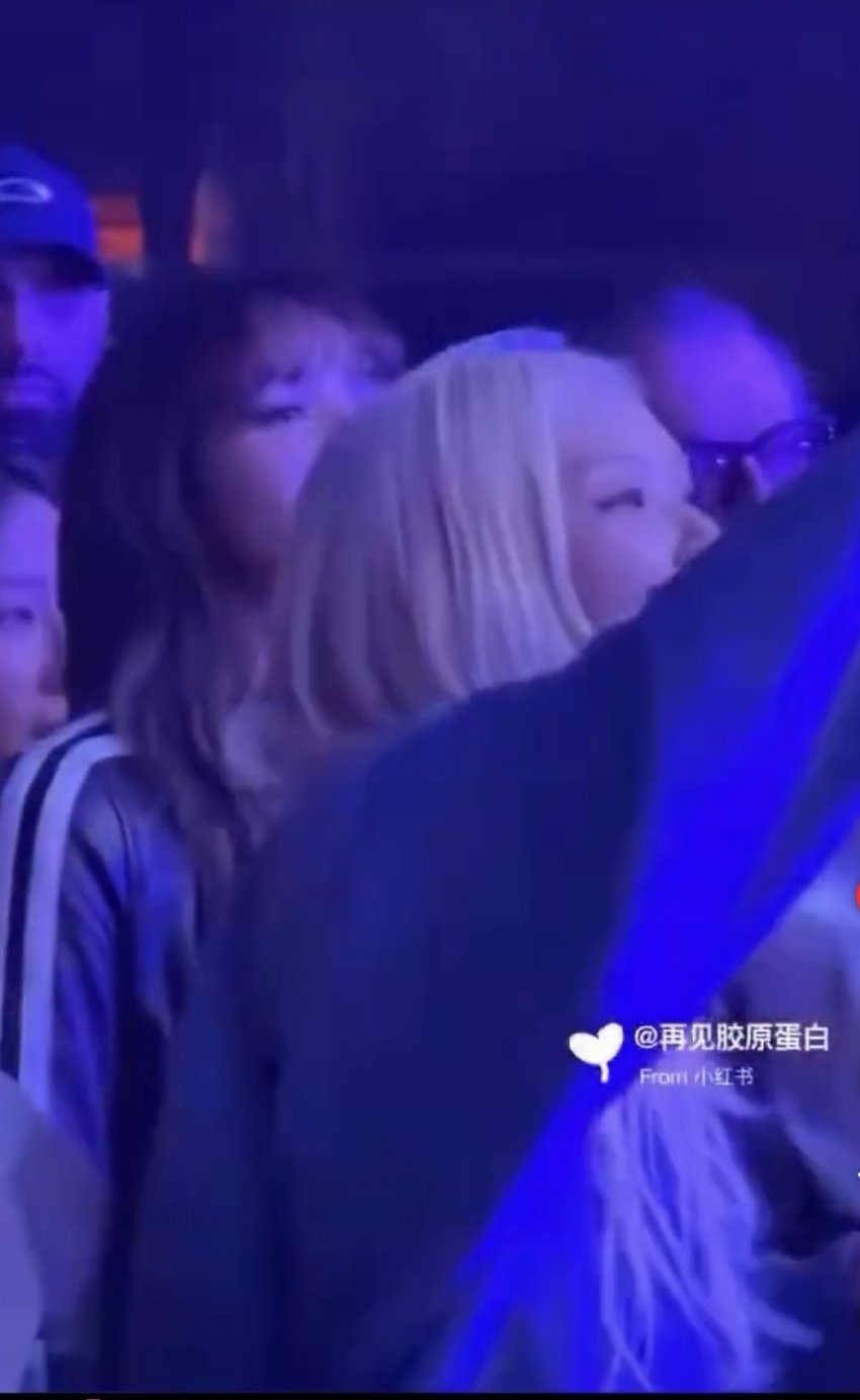 [잡담] 로제 리사 뱅오빠들 공연하는거봤네 ㅋㅋㅋ | 인스티즈