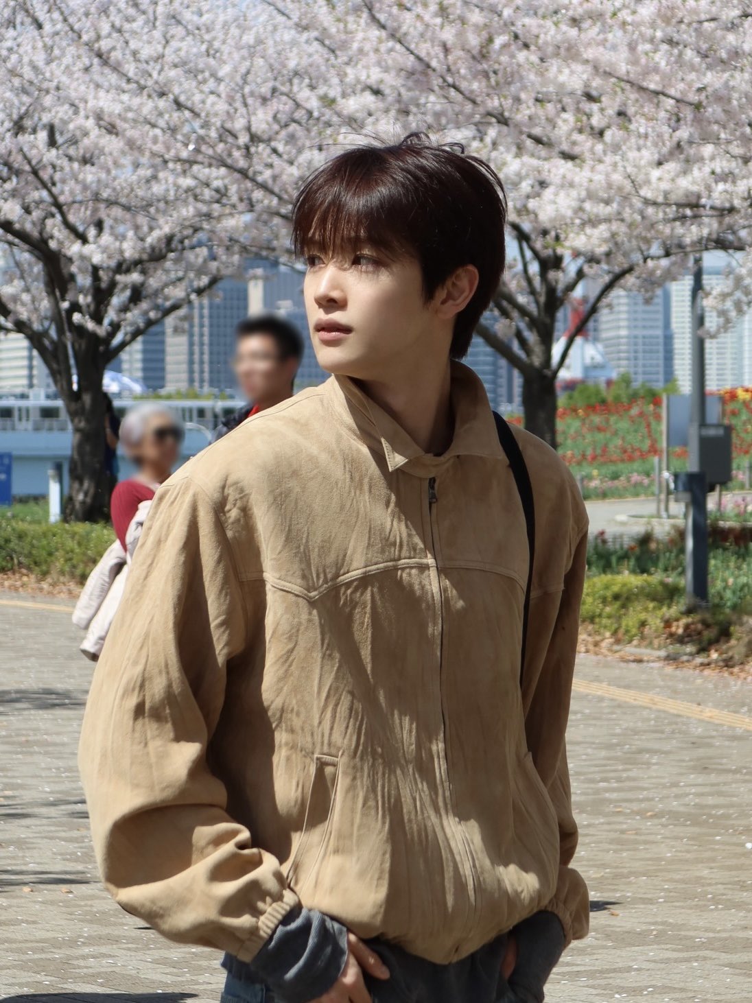 [잡담] 성찬이 혼자 또 청춘물 찍네 | 인스티즈