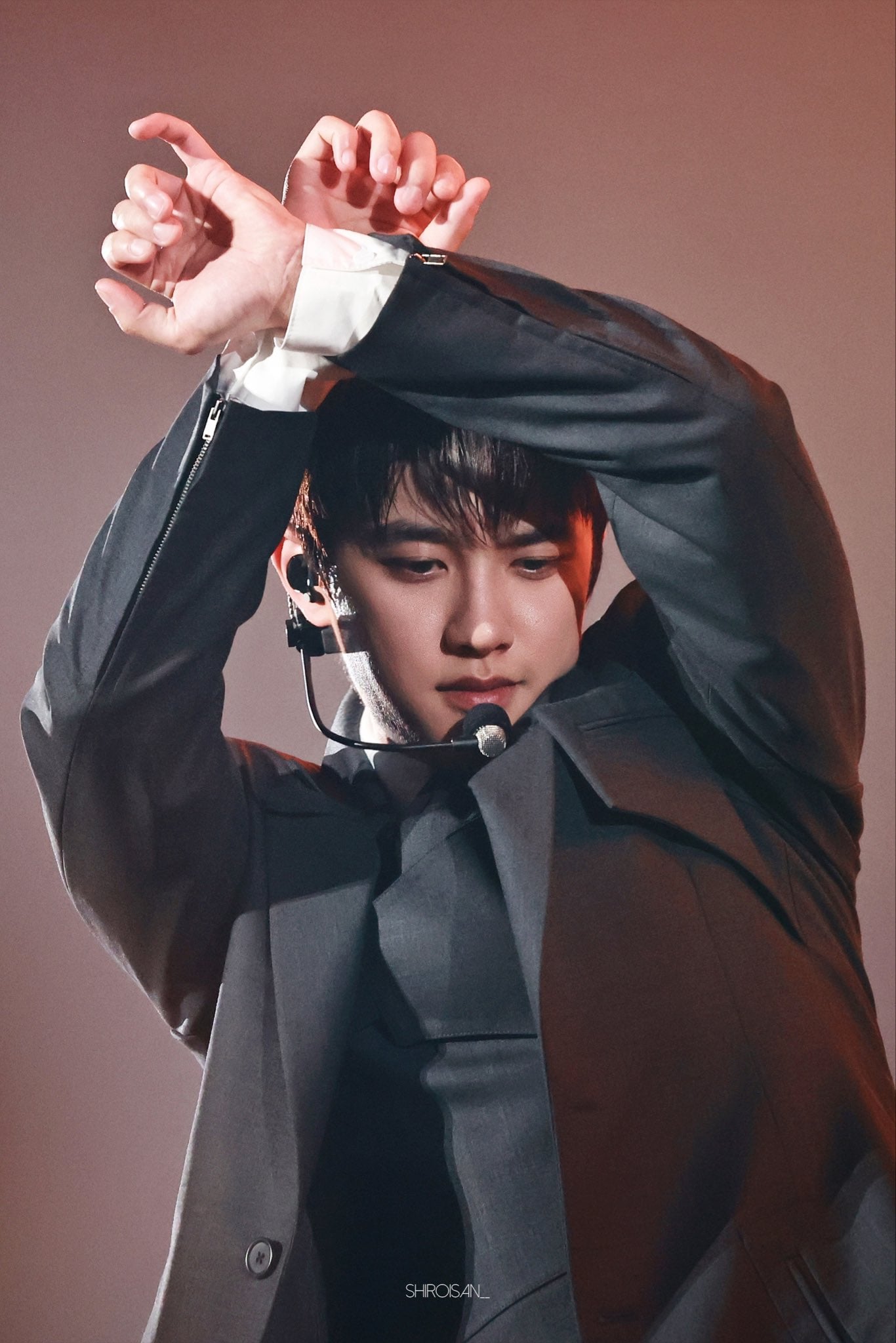 [잡담] 엑소 콘서트 도경수 수트 사진 미쳤다 진짜.. | 인스티즈