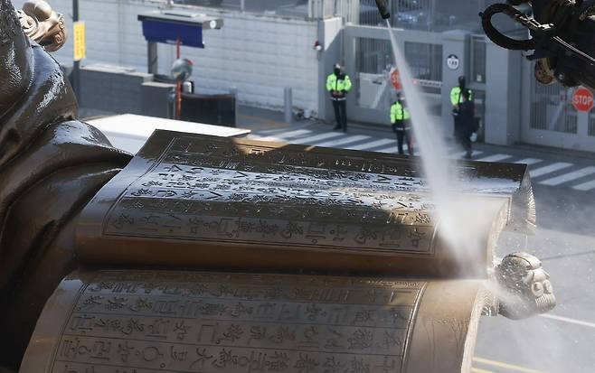 [잡담] 세종대왕님 오늘 목욕하셨답니다 | 인스티즈