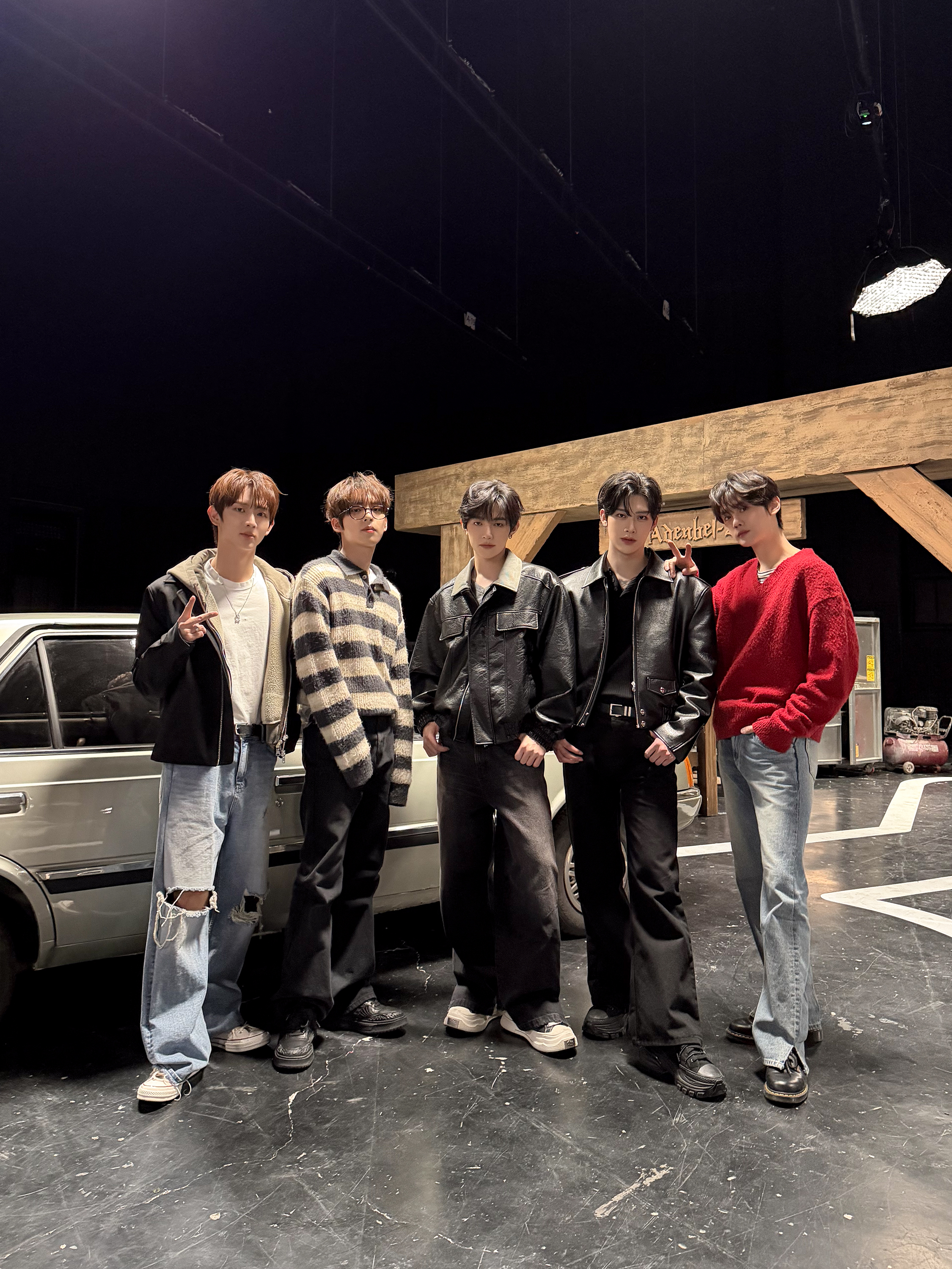 [잡담] 앤더블 오늘자 자컨 단체 사진 봐 평균키 182 롱더블답다 | 인스티즈