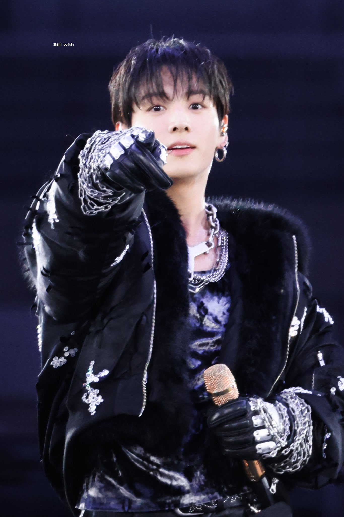 [잡담] 정국이가 가리키는 거… | 인스티즈