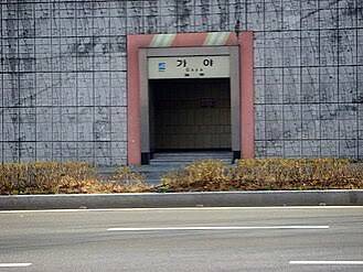 [잡담] 특이점이 온 부산지하철 출구 | 인스티즈