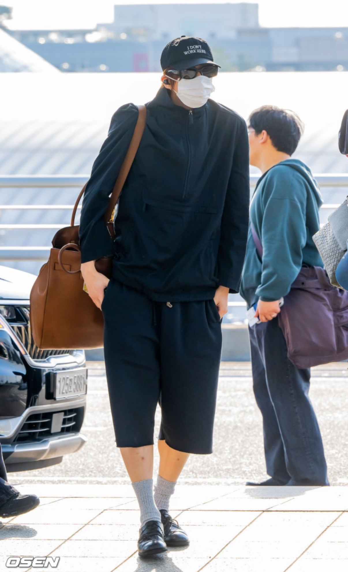 [잡담] 칠부바지에 구두…..?뭐지 ㅈㅇ 앤톤 | 인스티즈