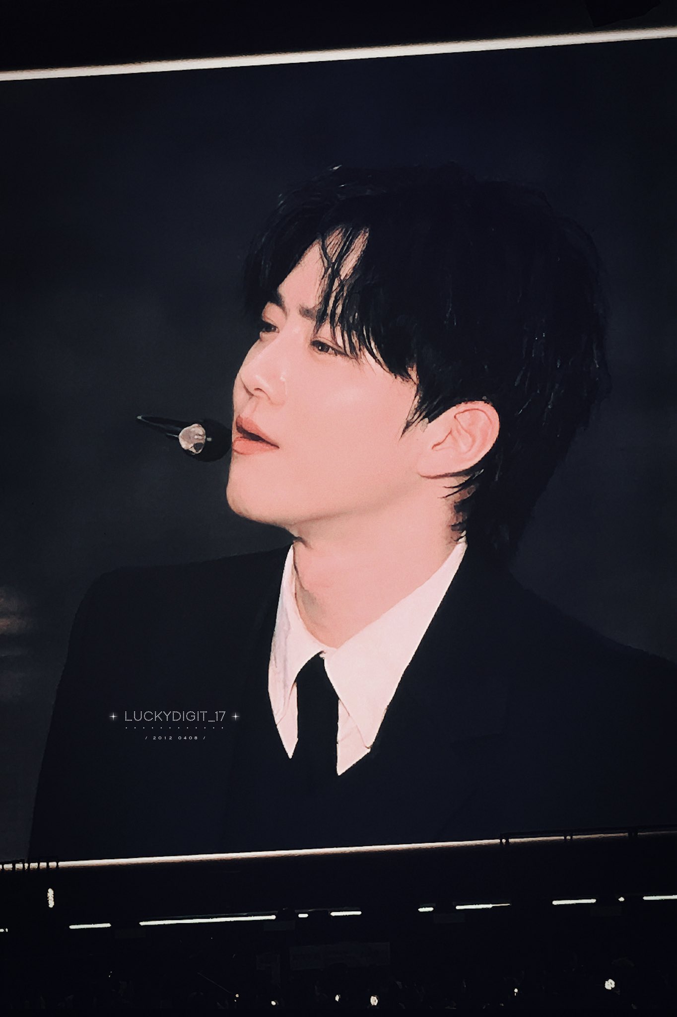 [잡담] 수호 수트에 안경쓴거 걍 미쳤다 | 인스티즈