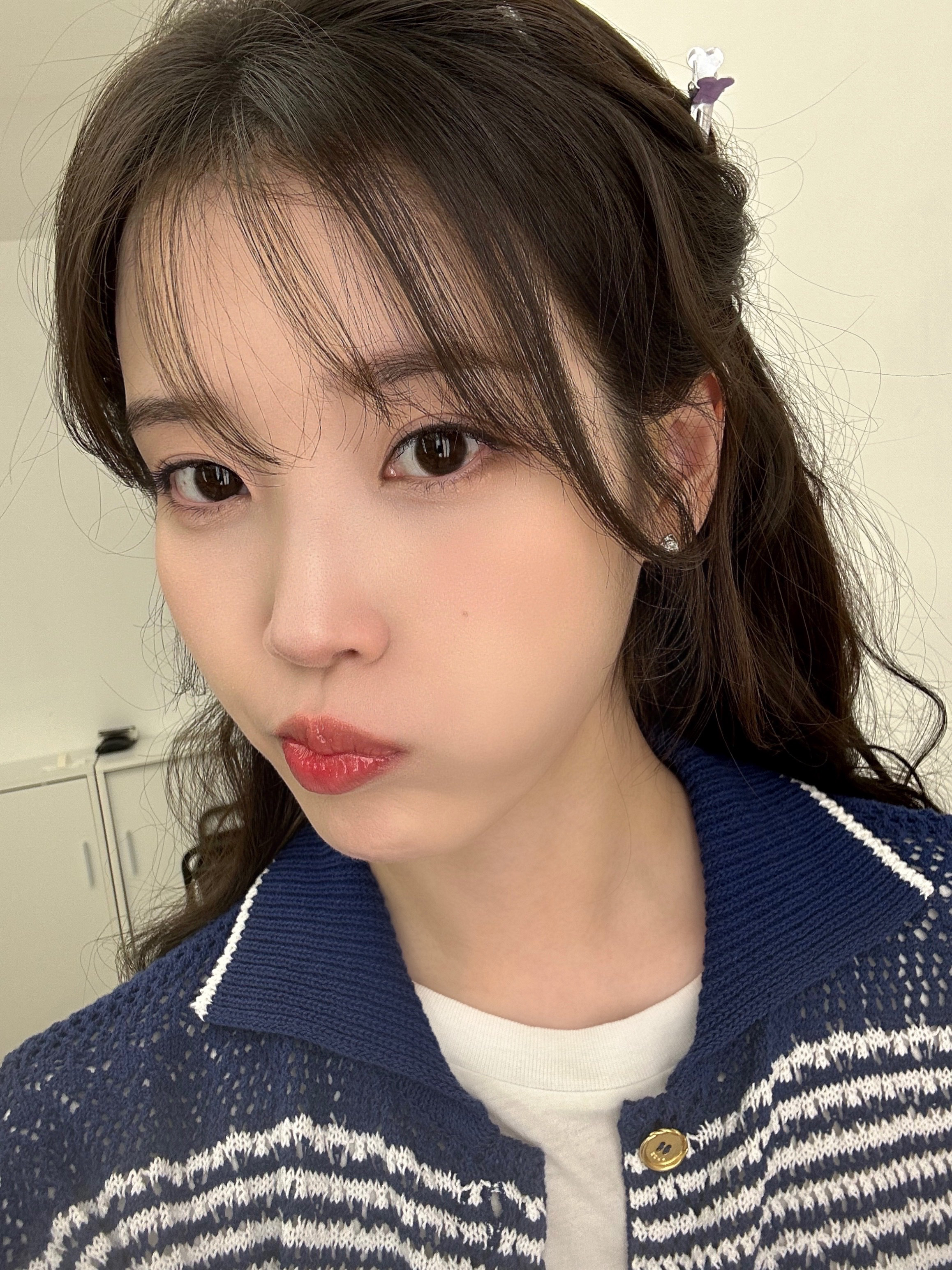 [잡담] 아이유) 260414 아이유 공식 트위터 🙋‍♀️🙋‍♂️🙂✨ | 인스티즈