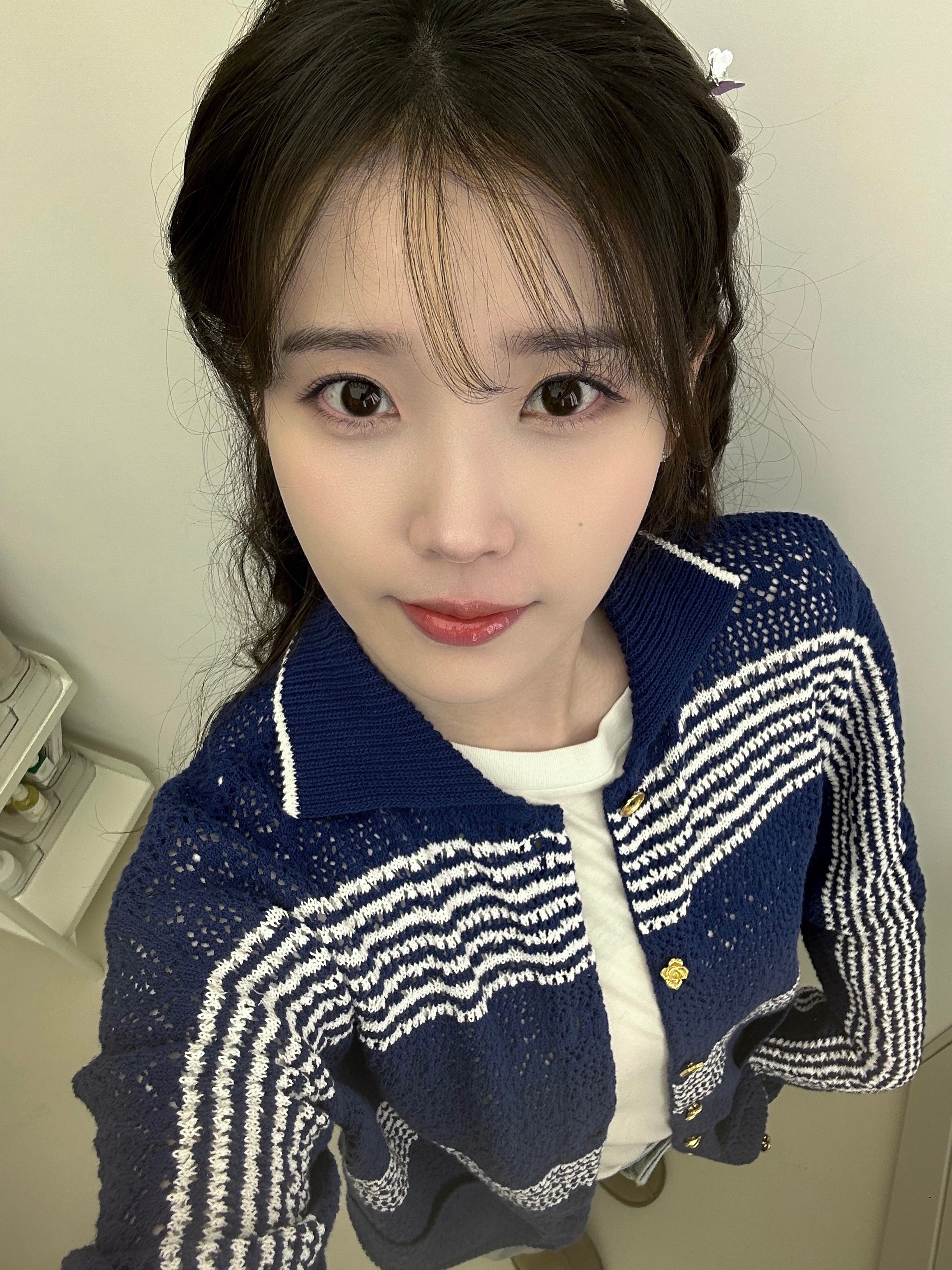 [잡담] 아이유) 260414 아이유 공식 트위터 🙋‍♀️🙋‍♂️🙂✨ | 인스티즈