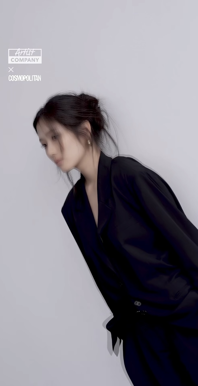 [잡담] 김혜윤 코스모폴리탄 4월호 비하인드영상컷 | 인스티즈