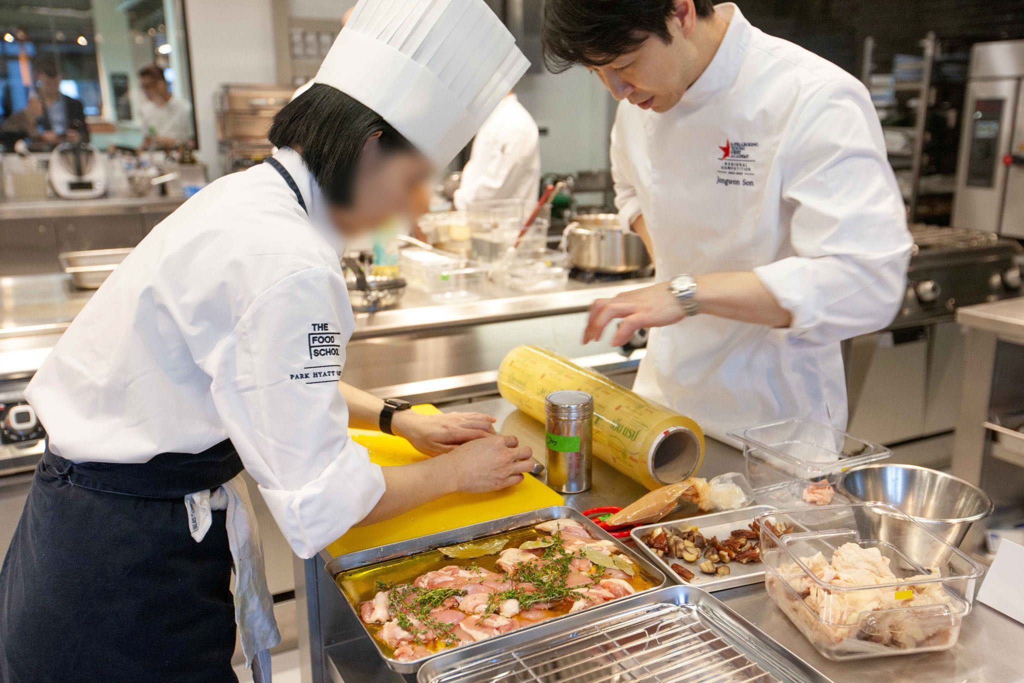 [잡담] 손종원 직원들 시험 치는 곳 따라가는거 ㄹㅇ 학부형같네ㅋㅋㅋㅋ | 인스티즈