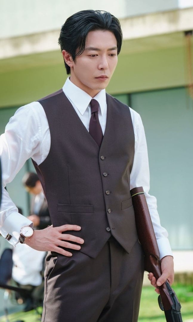 [정보/소식] 은밀한감사) 김재욱, 고독한 재벌 3세 변신…수트핏 미쳤다(은밀한 감사) | 인스티즈