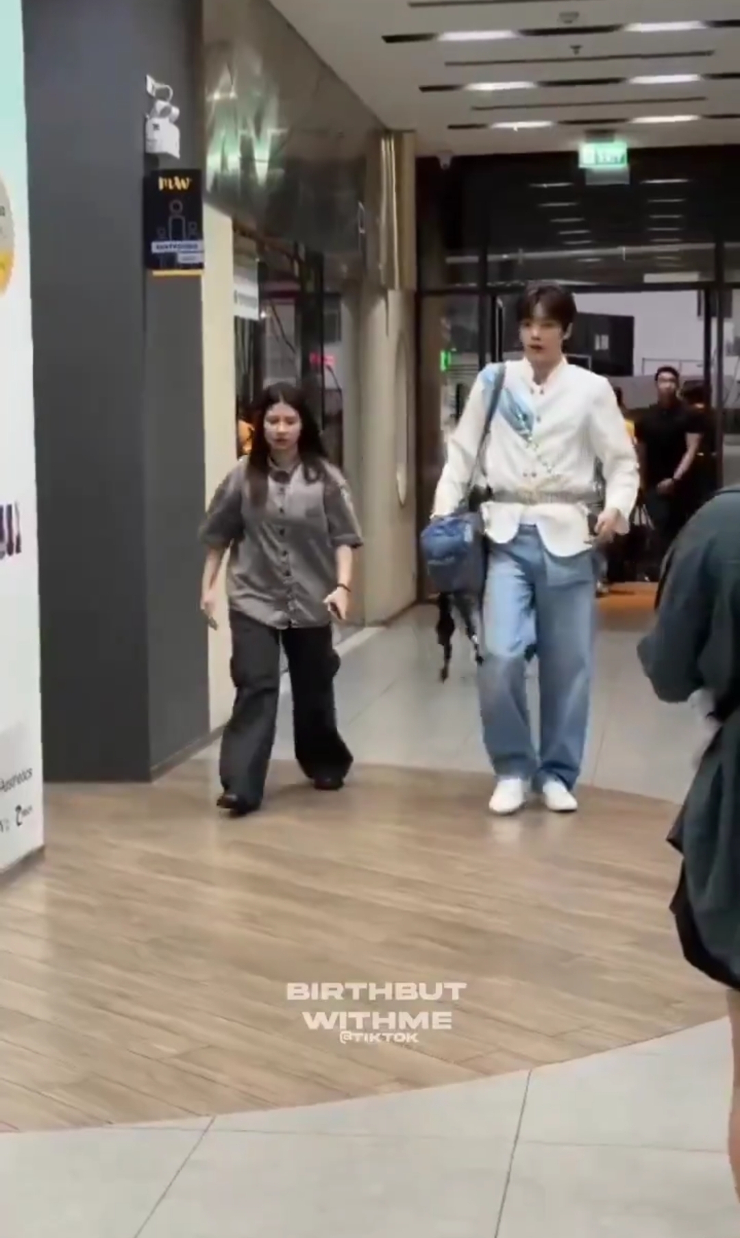 [잡담] 아우 성찬 태국가더니 왕자님이셔 | 인스티즈