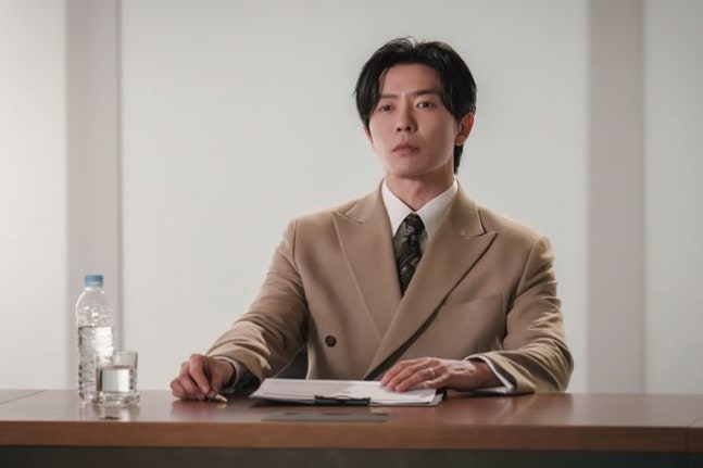 [정보/소식] 은밀한감사) 김재욱, 고독한 재벌 3세 변신…수트핏 미쳤다(은밀한 감사) | 인스티즈