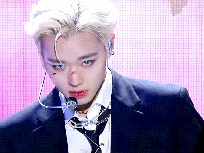 [잡담] 박지훈 얼굴에 뭐 붙이거나 상처 분장하는 거 좋아하나? | 인스티즈