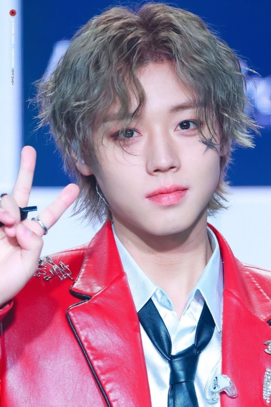 [잡담] 박지훈 얼굴에 뭐 붙이거나 상처 분장하는 거 좋아하나? | 인스티즈