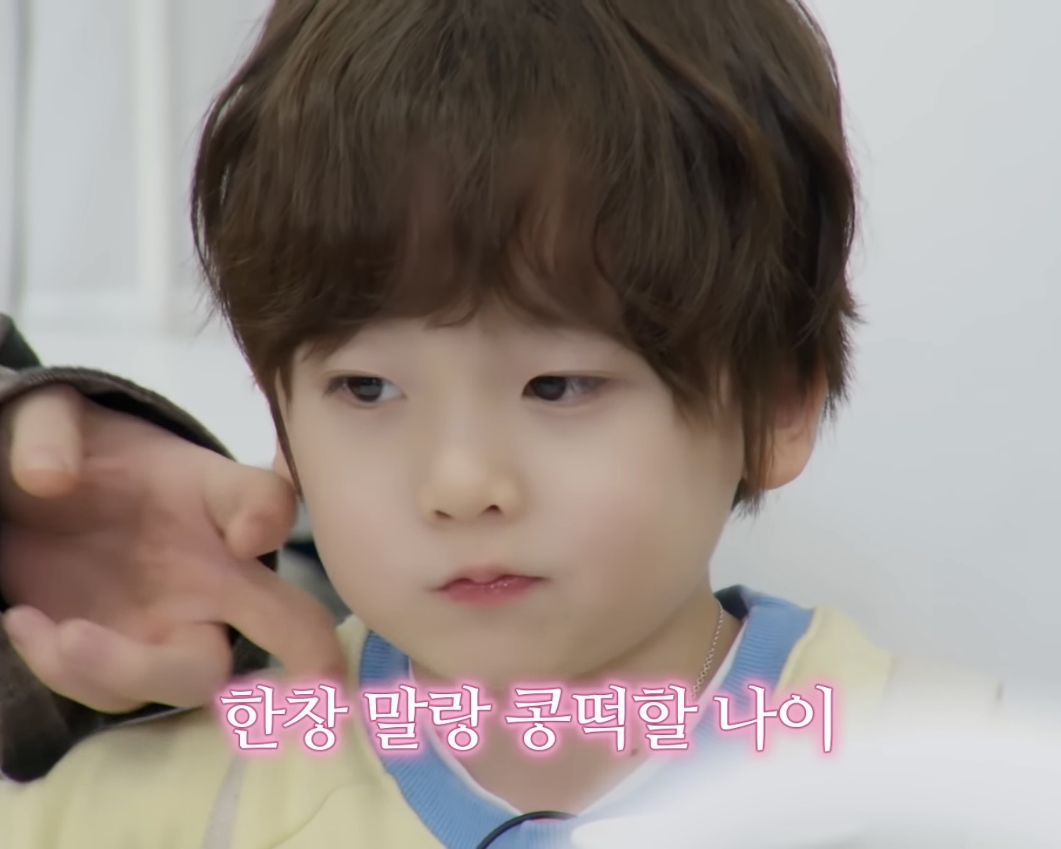 [잡담] 와 이 애기 커서 아이돌하면 인기많겠다 | 인스티즈