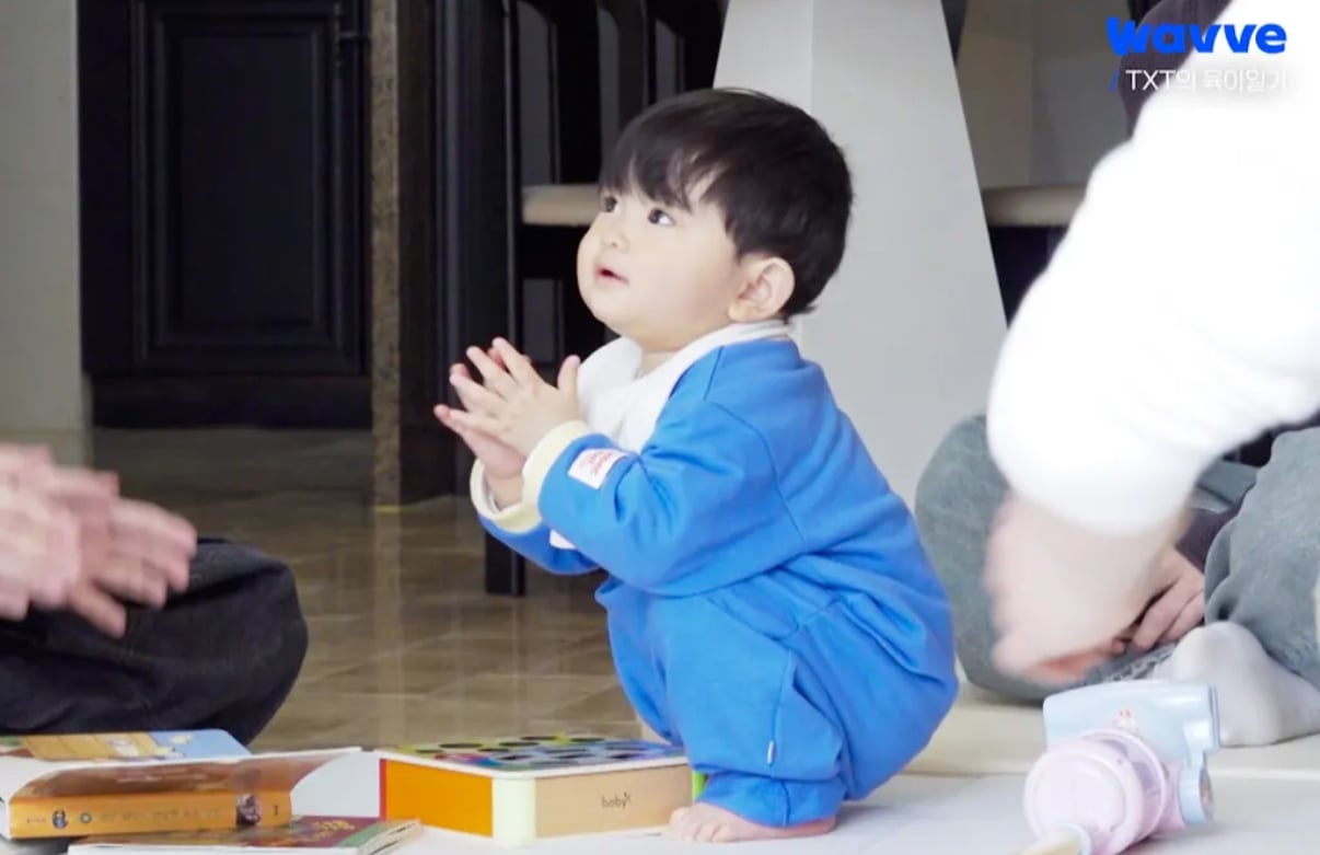 [잡담] 물론 투바투가 엄청 큰 것도 맞는데 애기가 너무 작아ㅋㅋㅋ | 인스티즈