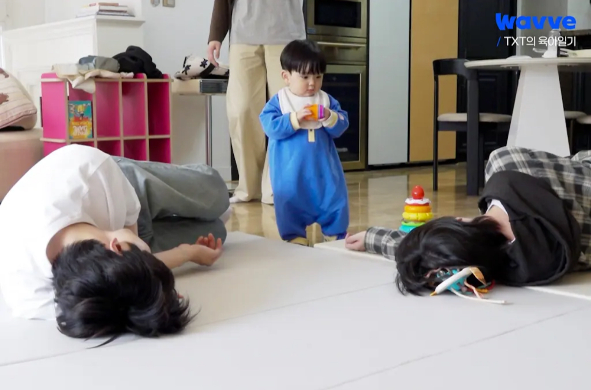 [잡담] 물론 투바투가 엄청 큰 것도 맞는데 애기가 너무 작아ㅋㅋㅋ | 인스티즈