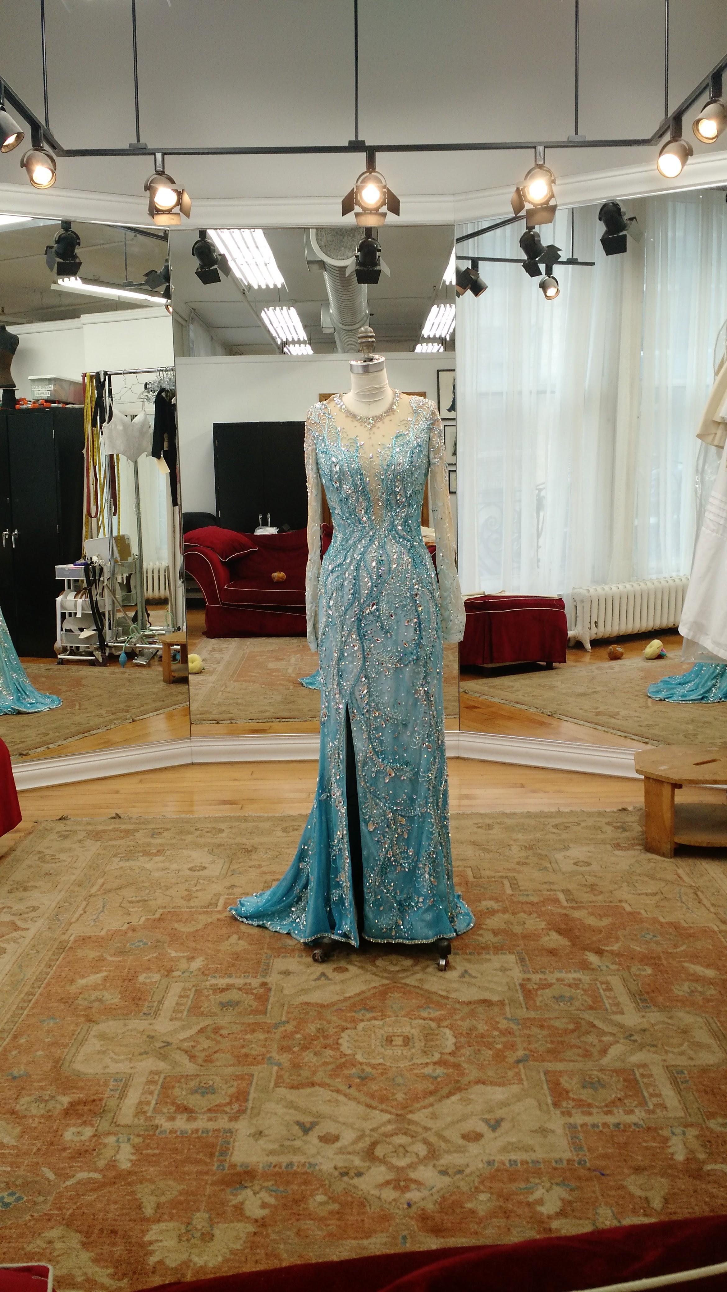 [잡담] 겨울왕국 뮤지컬 엘사 드레스 개화려하다 | 인스티즈