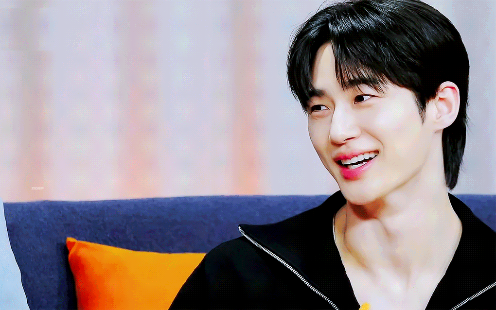 변우석) 장난감 갖고 놀던 썰 이야기 하는데 | 인스티즈