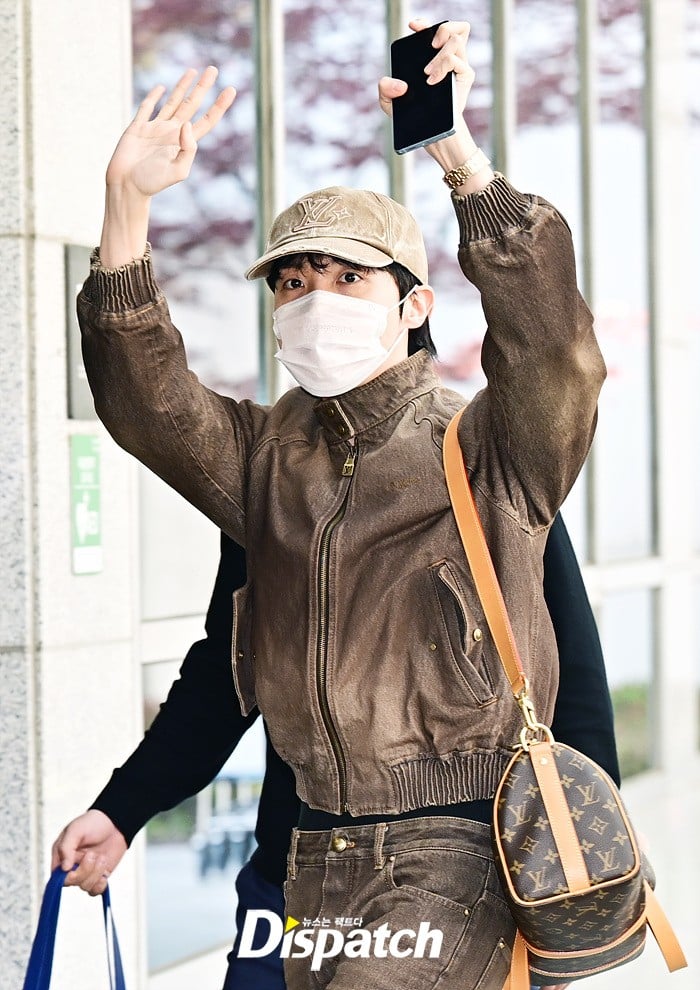 [잡담] 오늘 전세기 타고 출국한 방탄소년단 기사사진 | 인스티즈
