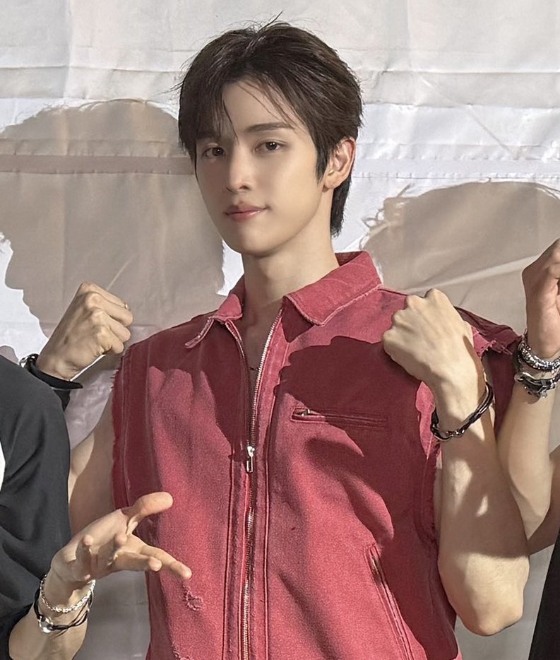 [잡담] 와..성찬 오늘 물맞기전 얼굴봐 | 인스티즈