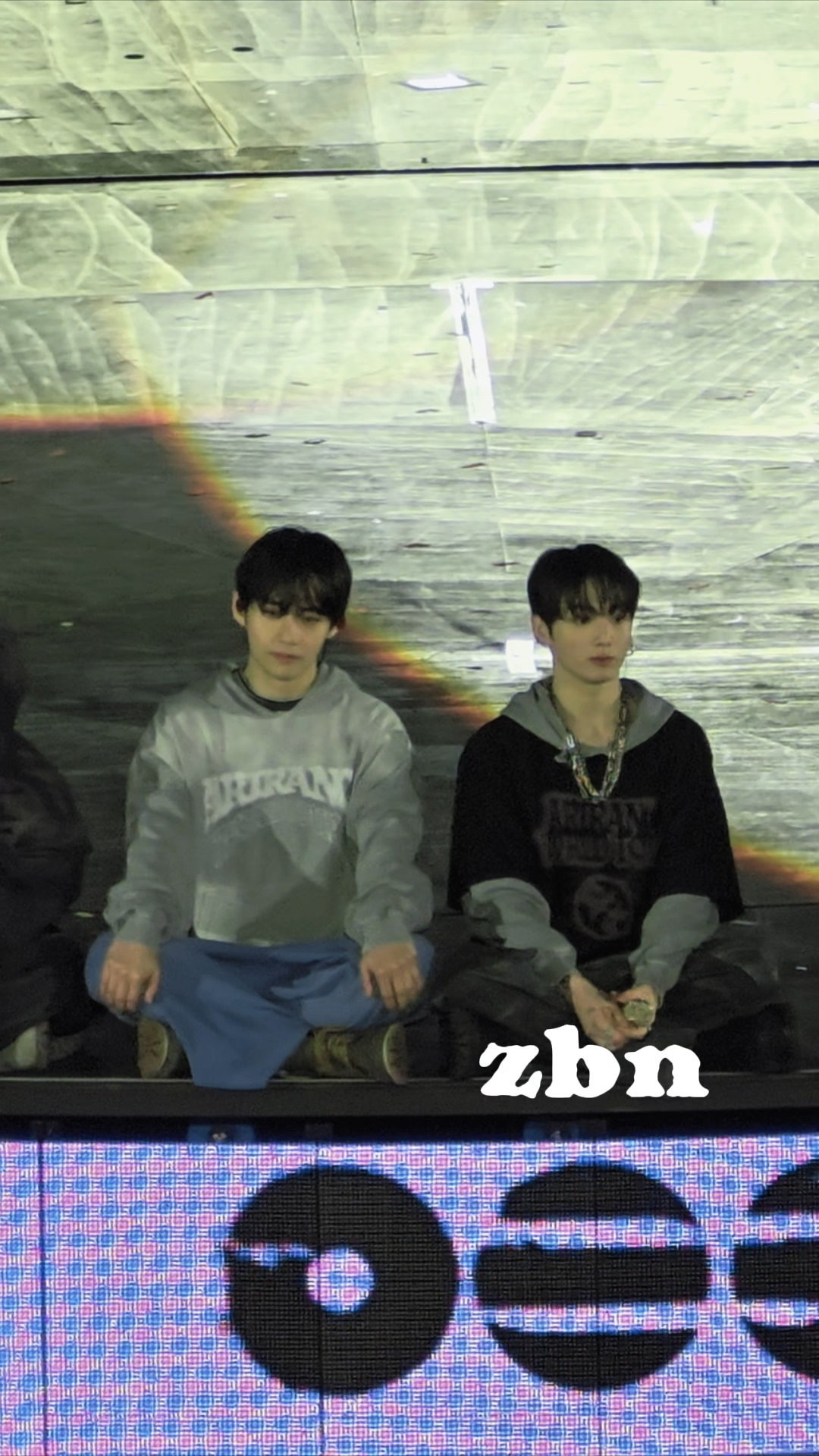 [잡담] 정국 뭔가 목도 얇아진것 같지 않아? | 인스티즈